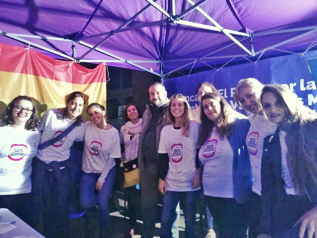 carolruizwhite's tweet photo. Sra del @ppfuencarral García Romero: las más de 40 voluntarias del Punto Violeta de las Fiestas del Pilar estamos muy orgullosas de nuestra labor de sensibilización para prevenir violencias machistas y ofrecer un punto seguro de acogida a posibles víctimas.  Seguimos 💜 @abc_es https://t.co/fKSDOF72wC