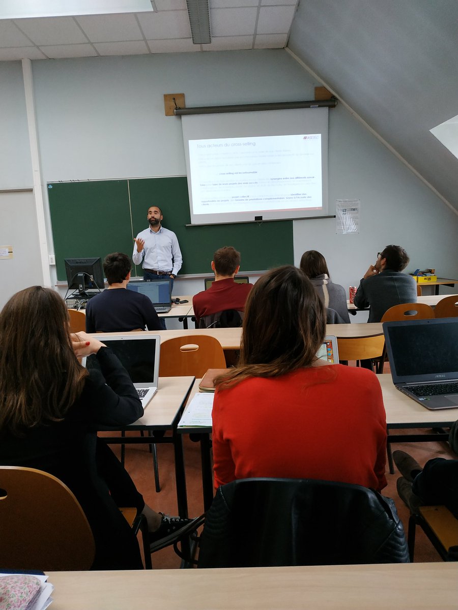MasterSDIN's tweet photo. Intervention de @n_georgeault sur le métier de consultant digital #consulting #digital #asi_informatic #MasterSDIN https://t.co/AHJvhmwlJo