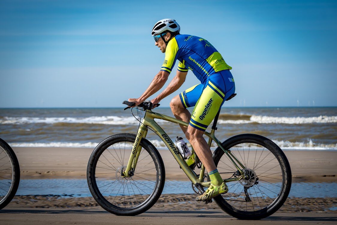 BeachBoysNwijk's tweet photo. @fietsmaatjes onze renners weer lekker actief in de Regio. Zaterdag #Derper #strandrace #EgmondaanZee Zondag #cross in Leiden @LRTV_Swift #beachboys #cycling #cyclingteam #duursportnl #geefgasengeniet https://t.co/wVzTTJUOH1
