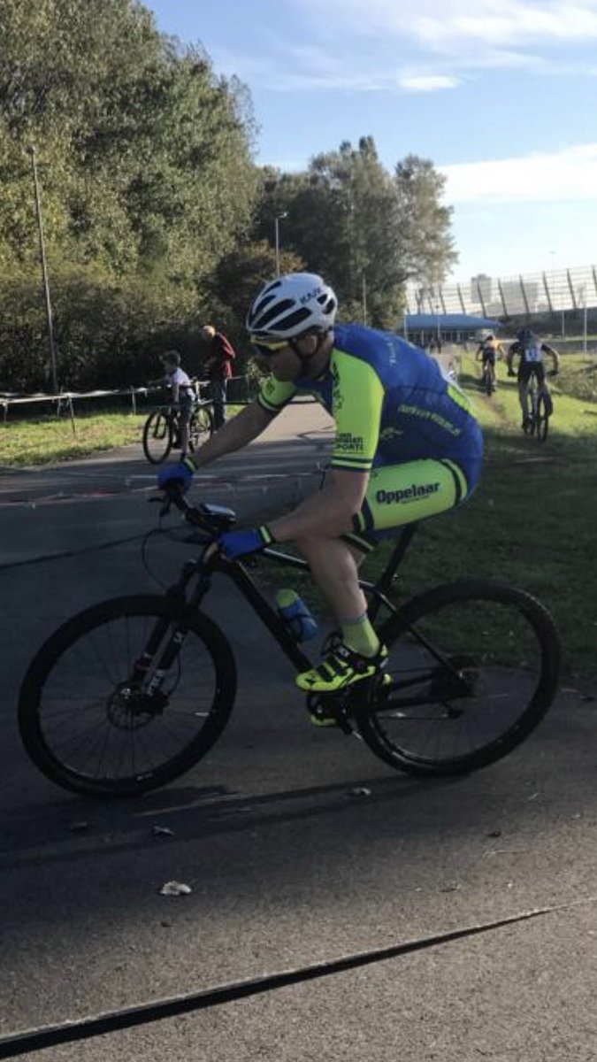 BeachBoysNwijk's tweet photo. @fietsmaatjes onze renners weer lekker actief in de Regio. Zaterdag #Derper #strandrace #EgmondaanZee Zondag #cross in Leiden @LRTV_Swift #beachboys #cycling #cyclingteam #duursportnl #geefgasengeniet https://t.co/wVzTTJUOH1