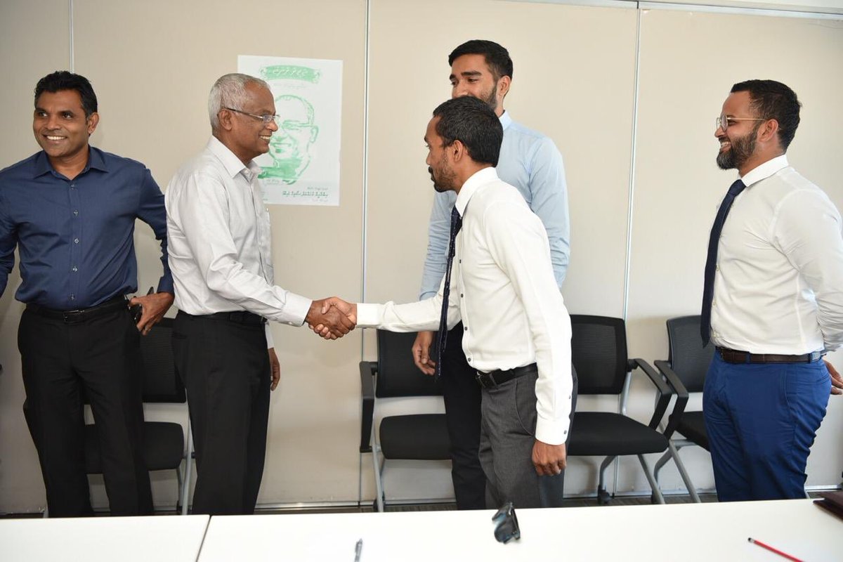 MDPSecretariat's tweet photo. President Elect H.E.@ibusolih adhi VP Elect H.E.@FaisalNasym, Zuvaan Viyafaariverin’aai badhdhalu kuravvaifi. https://t.co/NwBTlctrHU