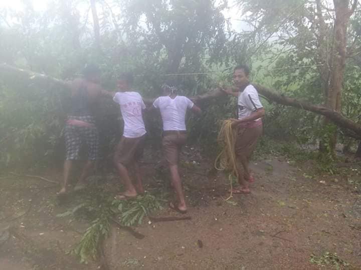 SevaAp's tweet photo. TITLY  Cyclone Badly hits Andhra Coast. Damaged 100 villages, 7 Mandals . Villagers are homeless
Donate.
Mosqutonets, Candles, Tarpalins for immediate need.
contact for details :https://t.co/kM61L4uIsF https://t.co/n1lyZ6NdUD