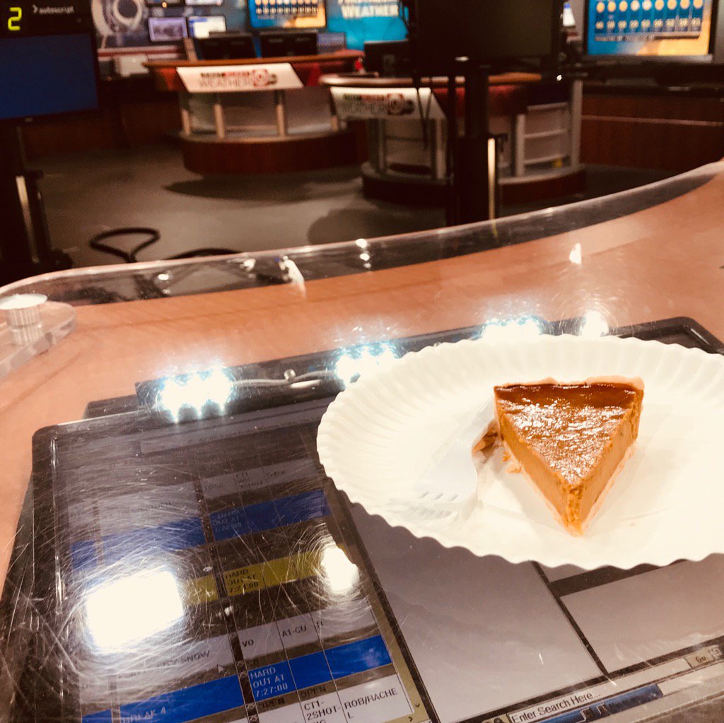 DonnaPitmanKMBC's tweet photo. Who knew @CodyKMBC had such skills? He made pumpkin pie from scratch and it takes the cake! @kmbc #setfood https://t.co/HGTK0RhLBg