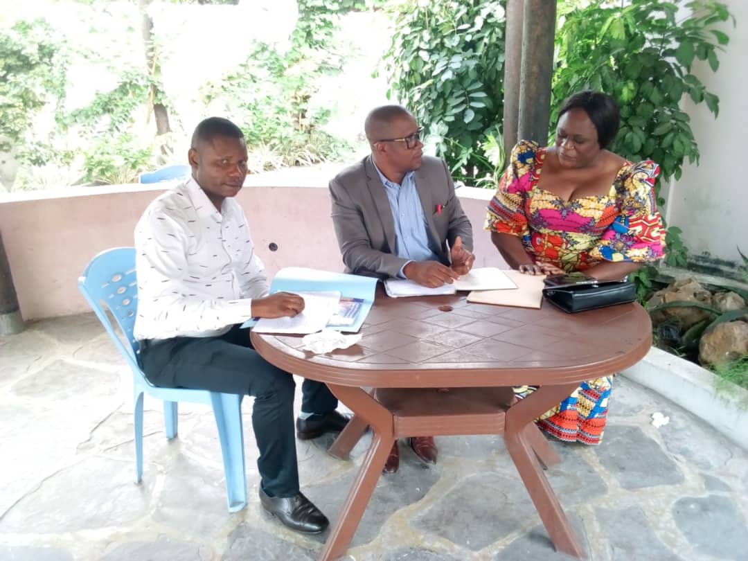 LShadary's tweet photo. #Séance de travail entre le Sénat , la coordonnatrice provinciale du Nord Kivu et le coordonnateur Provincial du Kongo-Central à #Kinshasa. https://t.co/vCHfAJzx4v