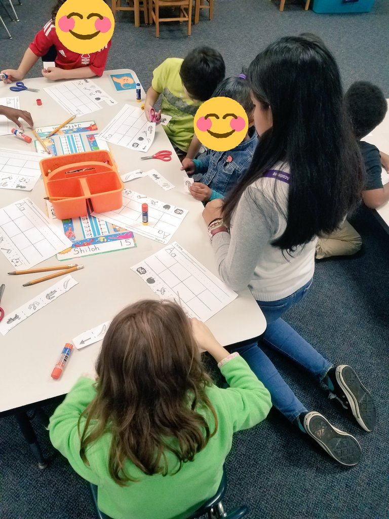 HilburnAcademy's tweet photo. Our #HawksLead middle school mentors were working hard this morning in the K-1 hallway. They are growing as leaders and it's amazing to see! #EveryHawk #OtherHawksMatter https://t.co/bhEU4lq8PF