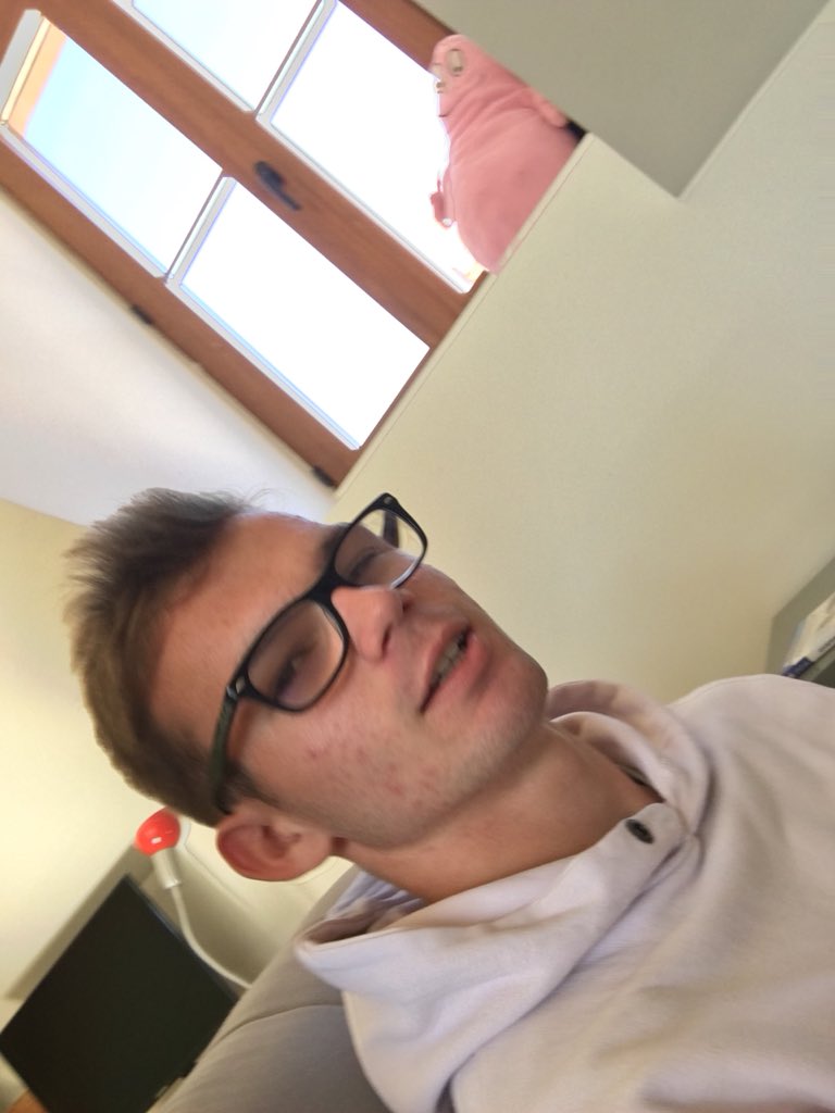 scarfacedughe15's tweet image. Barbapapa aurait il des sentiments envers cet individu ? #pantacourt