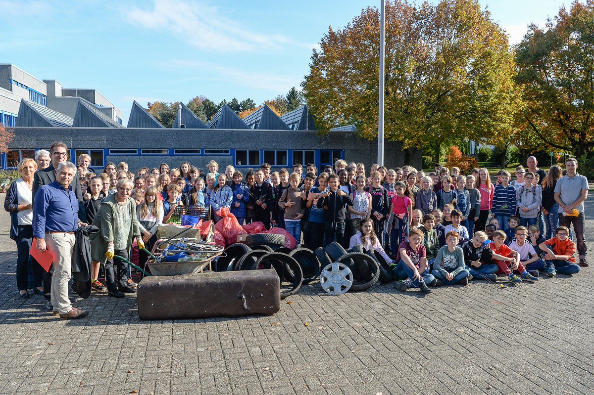 Muelheim_Ruhr's tweet photo. Gemeinsam für ein sauberes #Mülheim!
Rund 2700 fleißige Helferinnen und Helfer, haben mitgemacht &amp; mitgeholfen.
https://t.co/TdS7Zxtl6B
#MHruhr #mülheim #Umwelt #Natur https://t.co/XSD7iWOaLo
