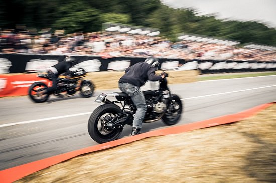#Glemseck 101 : Unter den 75.000 #Besuchern  mischten sich ganz wenige klassische #Motorradfahrer. Einer von ihnen hat  seine Eindrücke aufgeschrieben. Ein #TopEvent aus dem #Blickwinkel des  #Glemseck 101 #Neulings Fotos: #MatthiasMederer ramp.space/mit-bike-und-b…