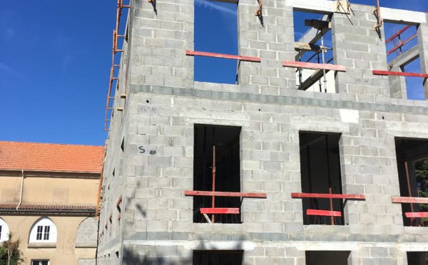 Sablesinfo | Bénédiction de la première pierre du centre spirituel : le Relais Pascal aux Sables Le Relais Pascal, un des deux centres spirituels appartenant au diocèse de Luçon, connaît depuis mars dernier une phase de près d’un... | Sablesinfo vendeeinfo.net/lessablesinfos…