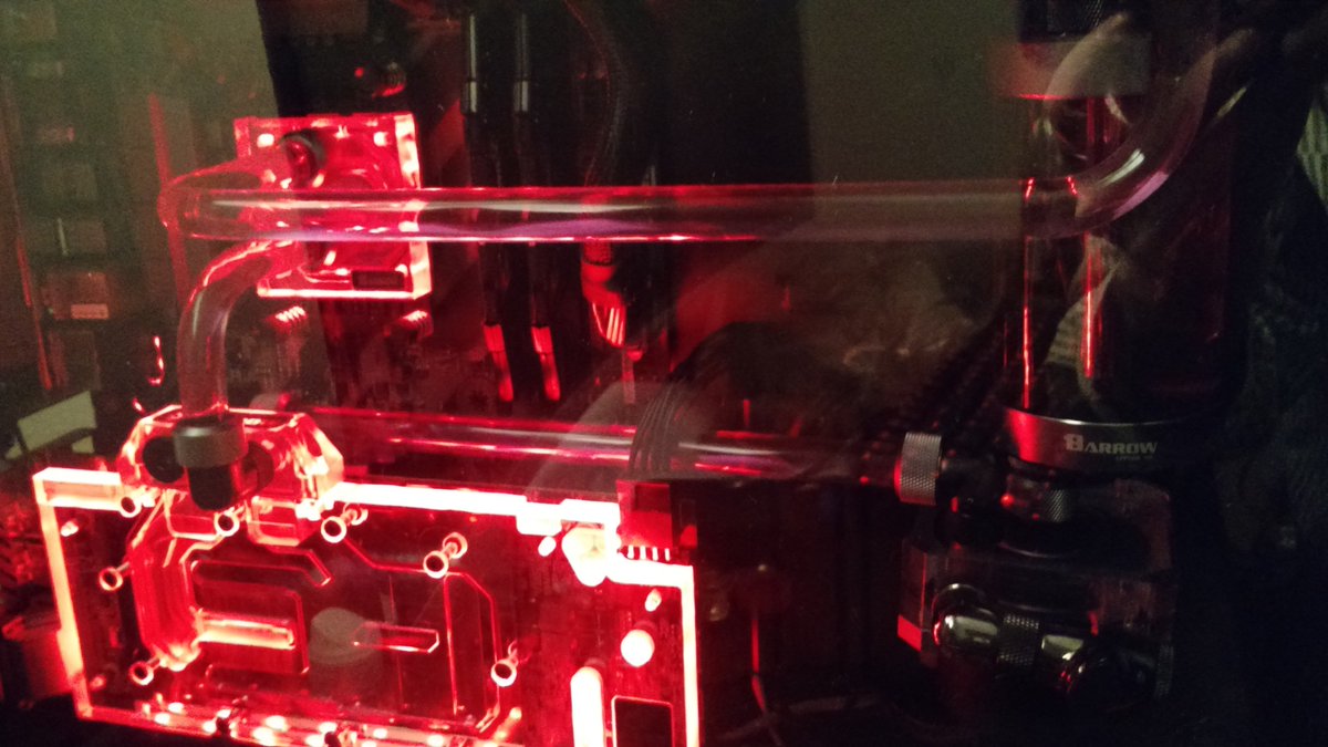 MeadowNyou's tweet photo. #UFDrigs 

Ryzen 1600
Gtx 1080 G1 Gaming
16 Gb G.Skill 3200 Mhz
b350 Tomahawk
256Gb M.2
620W Seasonic Gold 80+
InWin 303C (RGB version ofc)

RBG Barrows GPU and CPU blocks  that cycle through light show :)
Glass Barrows Res
Laing D5
Barrows fittings https://t.co/XQGhs9JQGS