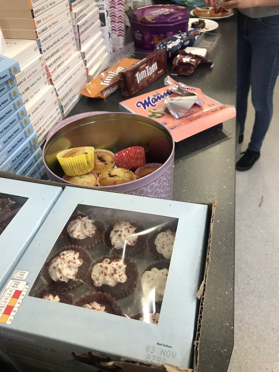 Line_Reader's tweet image. Cakes. Cupcakes. Brownies. Muffins. Wafers. Tim Tams. WHEN WILL THE SWEET TREATS EVER END?! #PublishingProblems @BonnierZaffre