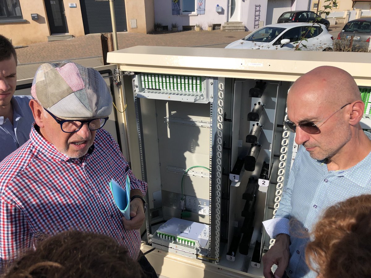 OrangeGrandEst's tweet photo. Le déploiement de la #FibreOrange de bout en bout se poursuit et s’accélère à #BasseHam et #Kuntzig . 837 logements ou locaux professionnels sont déjà raccordables à la fibre à Basse-Ham 👍
#FibreOrange #ThionvillePortesDeFrance https://t.co/H7ZN9U6kLU