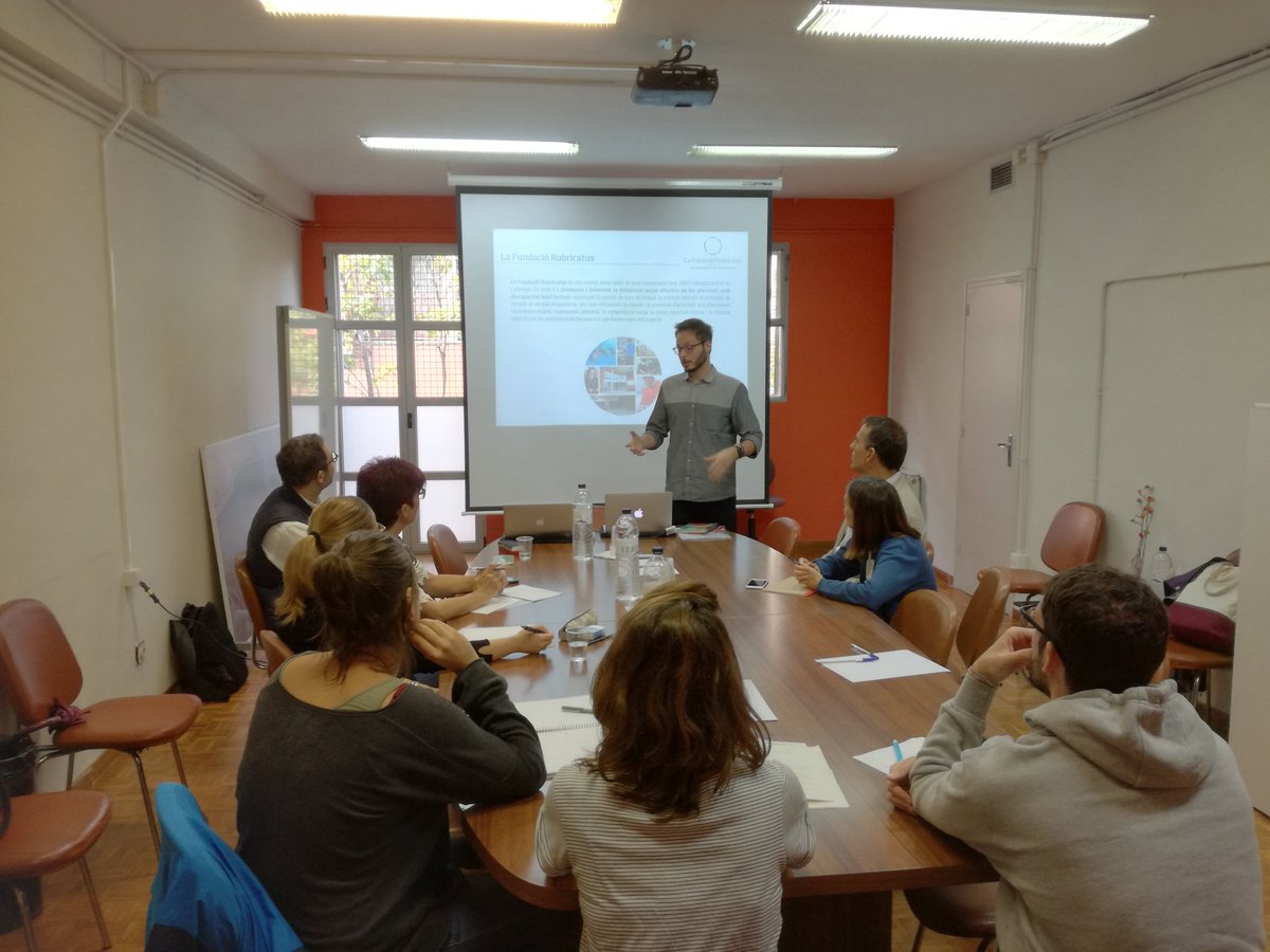 TEBcooperativa's tweet image. Avui hem visitat la @FRubricatus a #ElPrat amb els companys i companyes de la xarxa de comunicadors de @_dincat. També hem reflexionat amb @AchinchillaA sobre #comdigital i com potenciar-ne un bon ús entre les persones amb discapacitat intel·lectual. #femXarxa