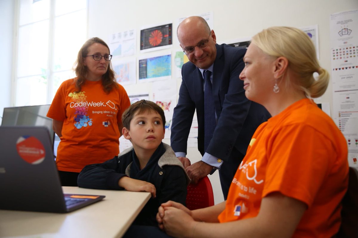 jmblanquer's tweet image. Des élèves qui apprennent à coder au @lab110bis
Ce qui développe leur sens logique et leurs compétences numériques.
La programmation, une compétence à part entière dans notre école:
C’est la semaine du codage! #codingweek