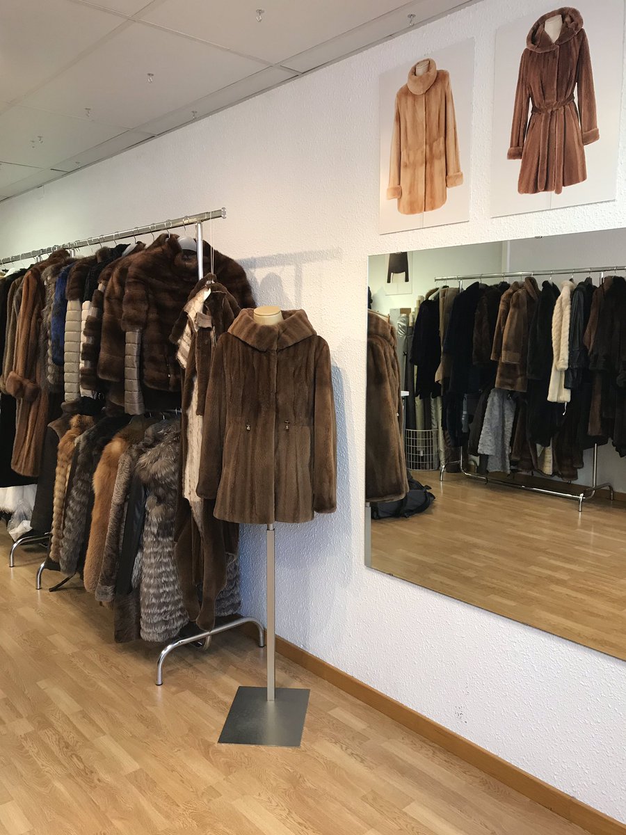 ArreglosPiel's tweet photo. En nuestro taller, tenemos cómodas instalaciones para poder recibir a nuestr@s client@s y de unos profesionales, encabezados por nuestro maestro #peletero ,con más de 30 años de #experiencia en hacer arreglos de #abrigosdepiel ✂️https://t.co/iX4237en1t ✂️
#fur #arreglosdepiel https://t.co/dzuDBeAEW9