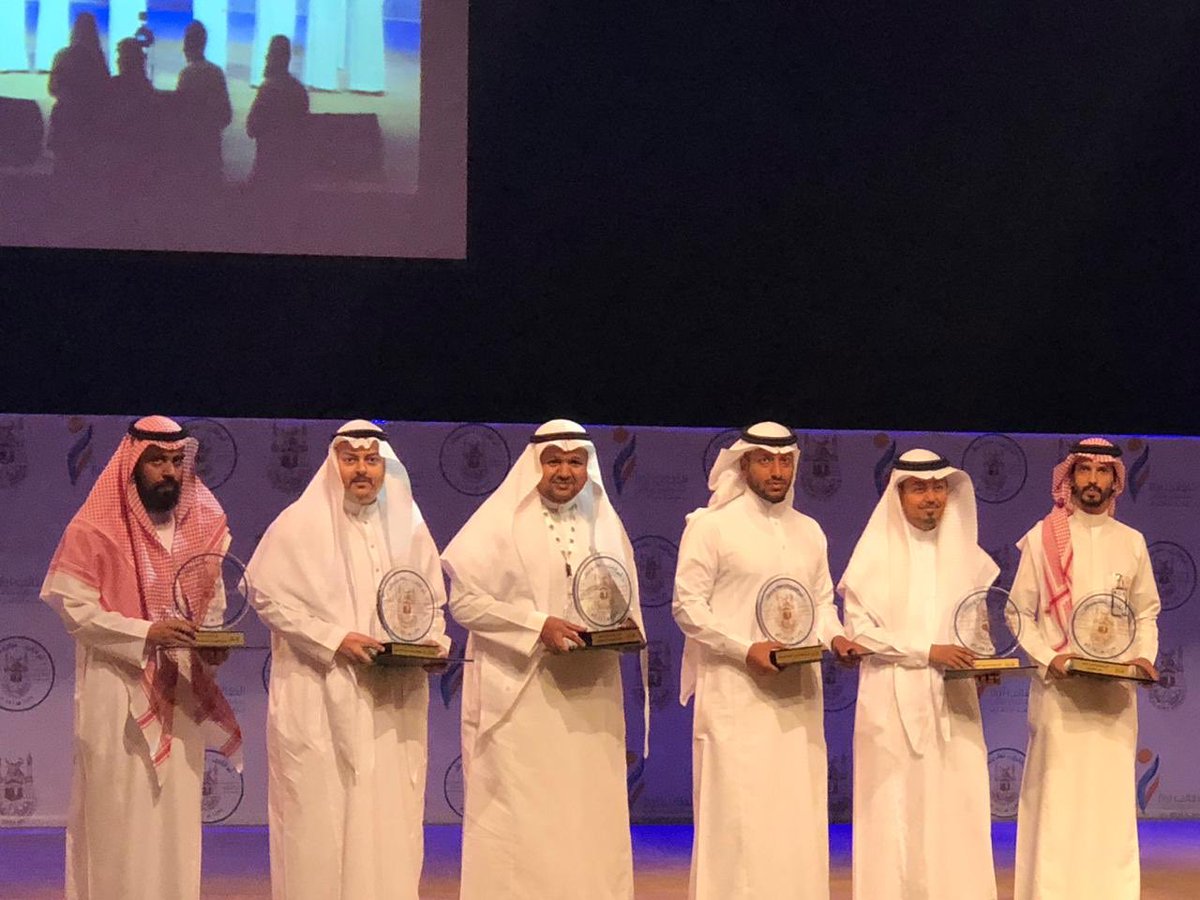 كلية العلوم الطبية التطبيقية (@fams_uqu) on Twitter photo قام معالي مدير جامعة أم القرى <a href="/uqu_edu/">جامعة أم القرى</a> الدكتور عبدالله بافيل هذا اليوم بتكريم متطوعي ومتطوعات الكليات الصحية، والذين تطوعوا بموسم الحج لعام ١٤٣٩ - ١٤٤٠هـ، وذلك بحضور عمداء الكليات الصحية وعدد من أعضاء هيئة التدريس والطلاب والطالبات قام معالي مدير جامعة أم القرى <a href="/uqu_edu/">جامعة أم القرى</a> الدكتور عبدالله بافيل هذا اليوم بتكريم متطوعي ومتطوعات الكليات الصحية، والذين تطوعوا بموسم الحج لعام ١٤٣٩ - ١٤٤٠هـ، وذلك بحضور عمداء الكليات الصحية وعدد من أعضاء هيئة التدريس والطلاب والطالبات