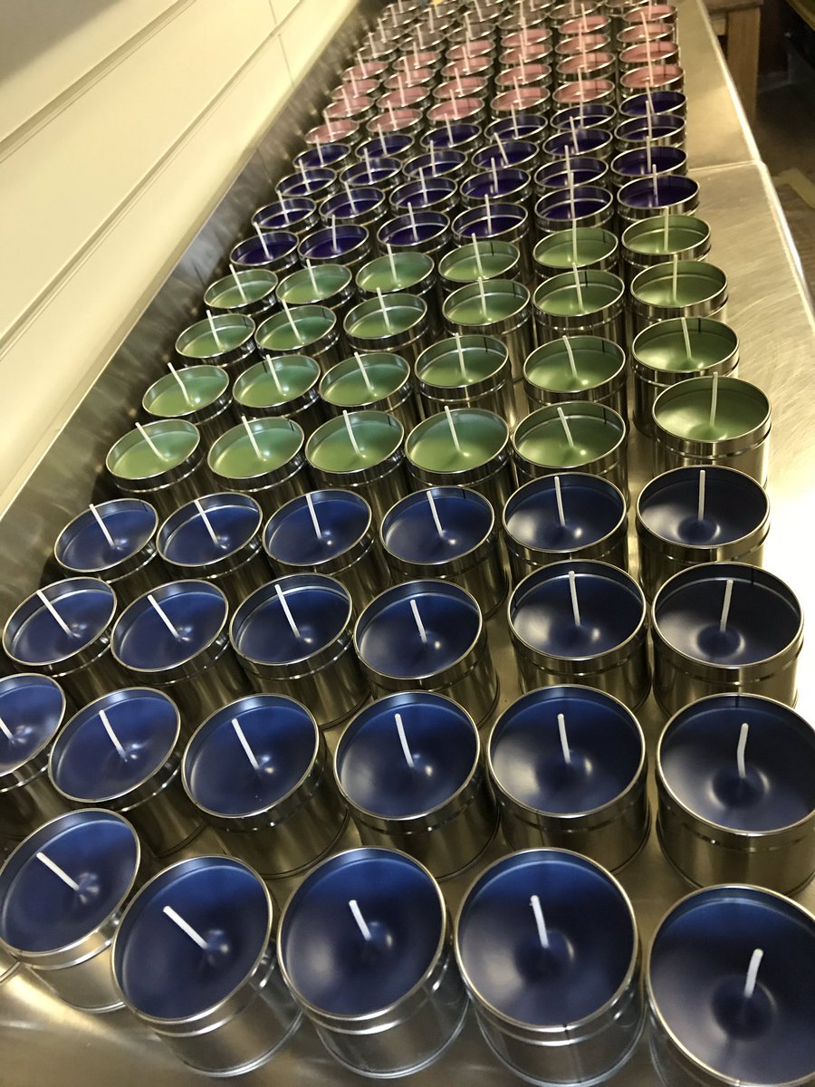 ClivesCandles's tweet image. Really busy day in the studio with over 130 candles made for stock in time for our Christmas Shopping Evening in 23 days time. Midnight Spice, Chefs Kitchen, Indian Summer, Rhubarb Fool and Summer Evening all waiting for the second pour.