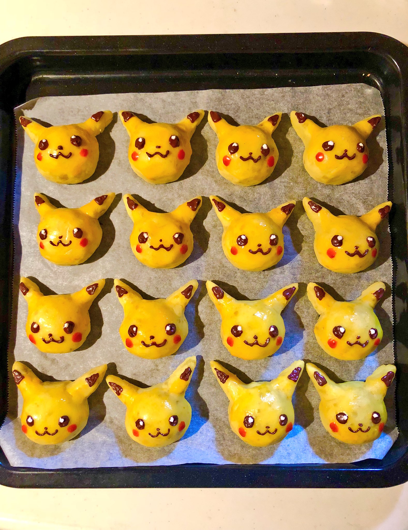 可愛すぎて食べられない 芋とチョコペンで作る ピカチュウのスイートポテト えのげ