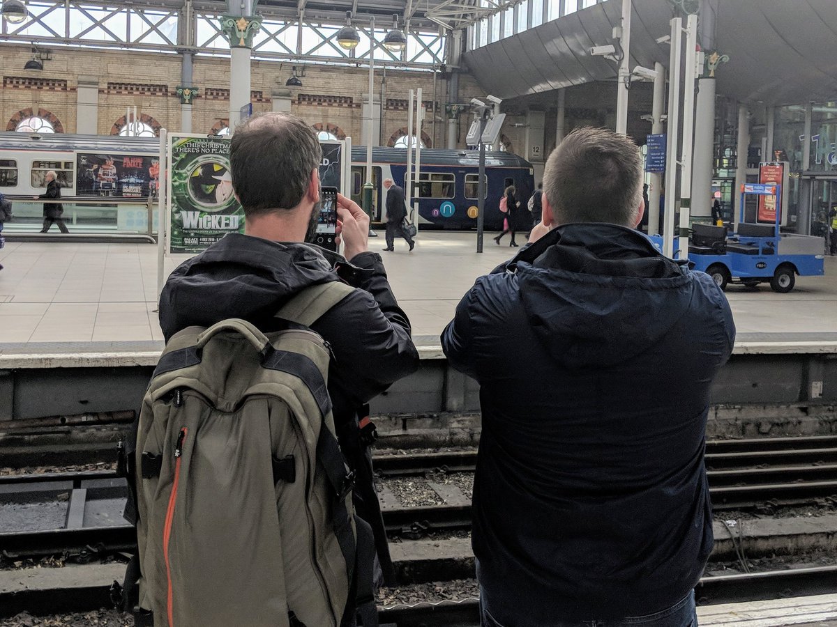 fraabye's tweet image. Spotted at Manchester Central station. #iseeumbracologos #iseepeopleseeingumbracologos @marcemarc #CODECABIN18