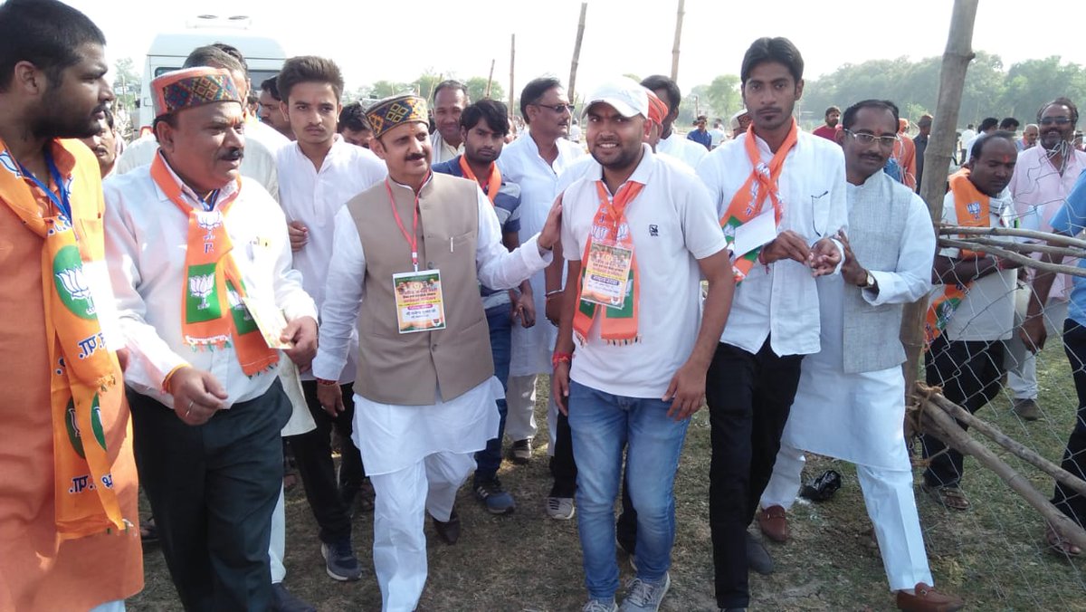 Pmishrabjp's tweet photo. #AmitShahInMadhyaPradesh
#AmitShahInRewa
#SaafNiyatSahiVikas
हम निकल पड़े हैं प्रण करके, अपना तन-मन अर्पण करके
आज रीवा मे असंख्यक कार्यकर्ताओं वाली विश्व की सबसे बड़ी पार्टी भाजपा के राष्ट्रीय अध्यक्ष आदरणीय @AmitShah जी का सफेद शेरों की धरती रीवा मे प्रथम नगर आगमन ।
#Bjp4Mp https://t.co/SZSEn80rMg