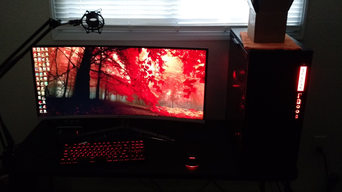 MeadowNyou's tweet photo. Few more pictures, 
AT2020 Microphone
34 inch 100hz 1800R curve 1440p Ultrawide
 Nixeus mouse <3 that 3360 sensor https://t.co/PqOpbNSmNW