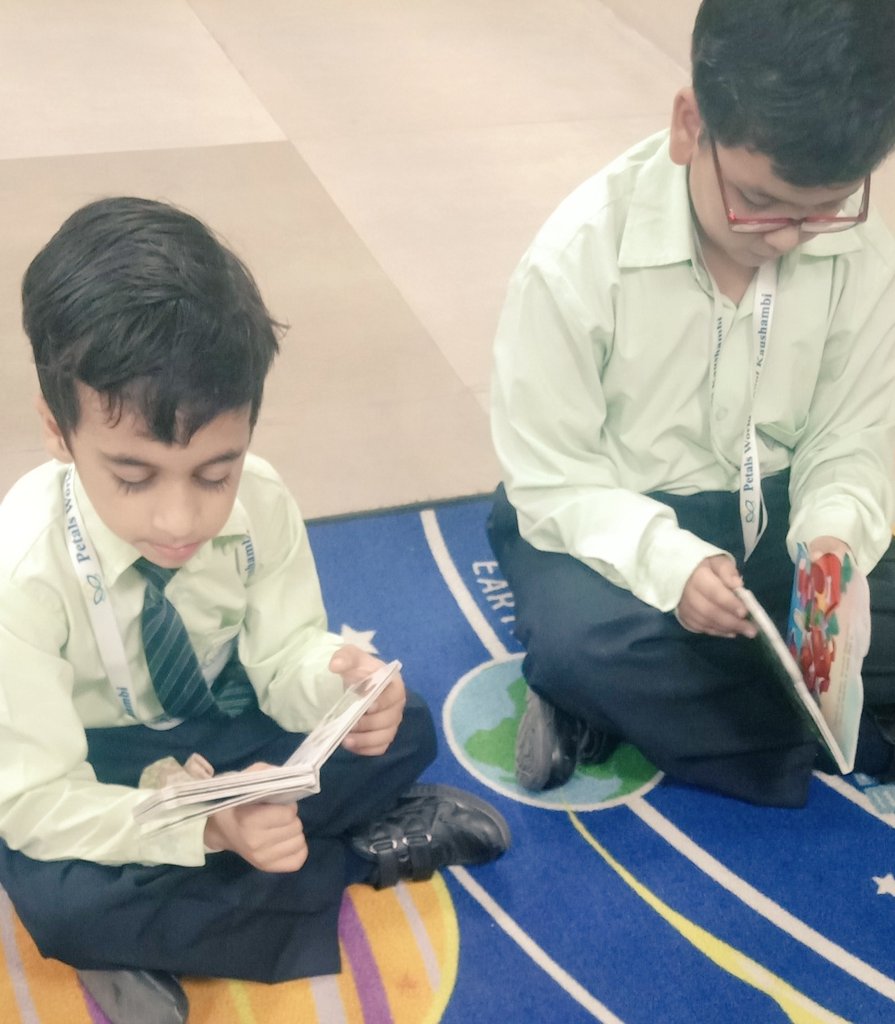 ShikhaVig's tweet photo. Inculcating reading habits at a young age 😊😊
Drop Everything And Read @sapna_sukul @tamanna_sikka @reema_karwal @dikshamadaan6 @VesraMehak @Anuja10054980 https://t.co/94ZheP2ND6