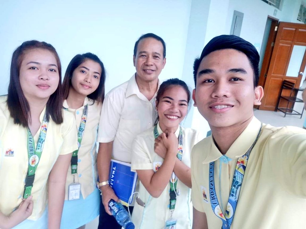 ArarFlores4's tweet image. Ang saya saya, 
Sir garabiles ayieehh, ngiti😄
#basicaccounting
#accountingfeels
#papasatayonisir
#papasasafinals
#papasasaprelims
#papasasamidterm