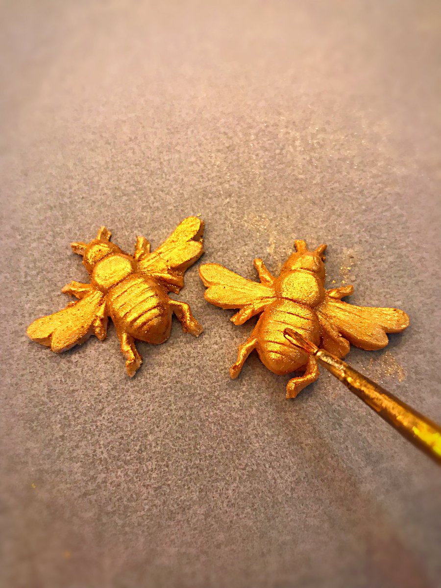 Crafting sugar bees for <a href="/Luckybeekitchen/">Luckybee Kitchen</a>’s sweet treats
