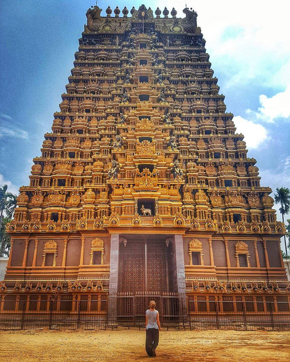 TravelFlute's tweet image. RT @lanka_d: Nallur Kandaswamy Kovil
In the hot arid lands of Nallur, in Jaffna, rises the majestic Hindu temple for Skanda/Murugan the god of love, war &amp;amp; beauty.
#VisitSriLanka
#withdnlankatours🇱🇰 #srilankanculture#srilankanheritage
#northprovince #jaff…