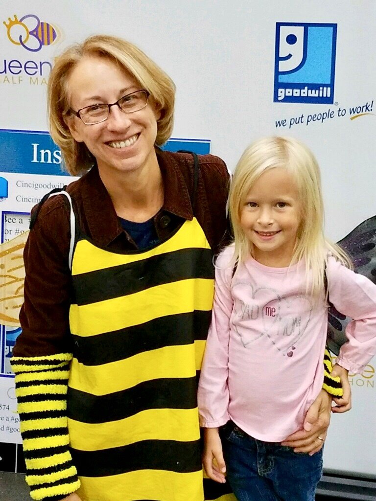 GoodwillCinci's tweet photo. More from @QueenBeeHalf @GoodwillCinci Selfie Booth. #QueenBee #GoodBee #igotitatgoodwill https://t.co/vy8O6pHgar