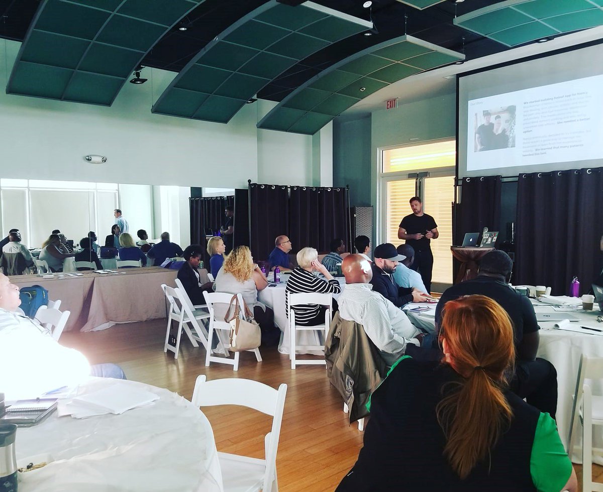 SafeAccess's tweet image. @releafapp founder Franco presenting at a Patient Focused Certification (PFC) training. For more info on PFC in-person and online medical cannabis trainings visit, PFCtraining.org 
#SafeAccess #MedicalCannabis#MedicalMarijuana #ReleafApp
#CannabisTraining
