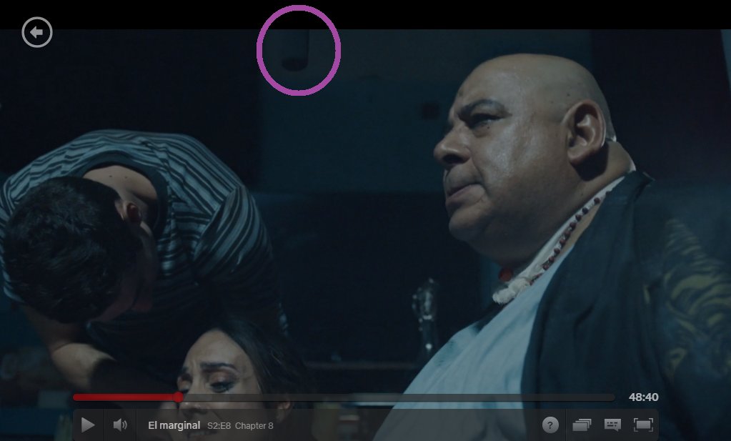 1ROBOTCIEGO's tweet image. Ayer vi el final de #ElMarginal2 y todo muy lindo, todo muy hermoso, salvo por el avistamiento de este par de objetos voladores identificados como micrófonos boom. @NetflixLAT la tenés adentro.