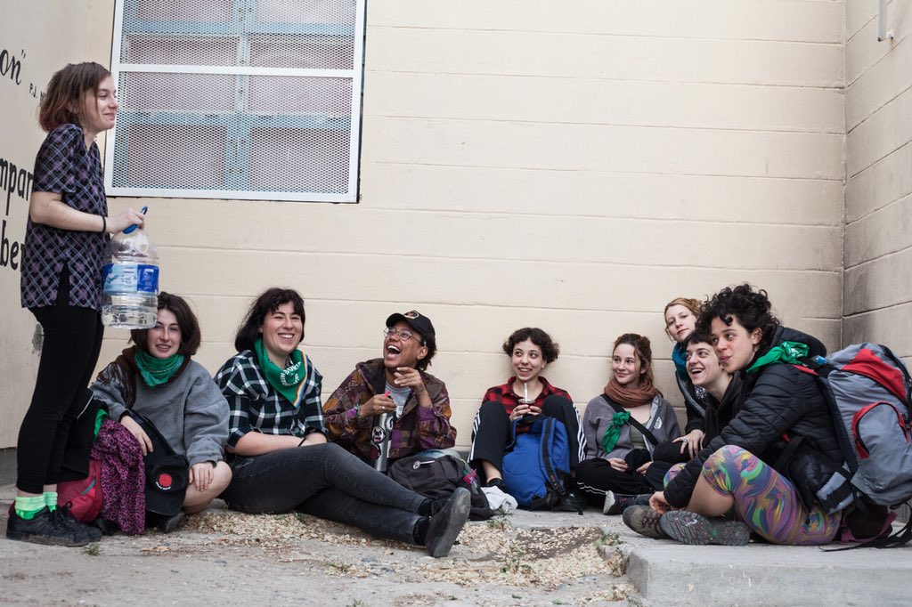 🔥💚✊🏼 Más postales del <a href="/ENM33Chubut/">ENM33Chubut</a>, la fiesta feminista que fue castigada con represión. #JuntasAlEncuentro 
📸 Solange Avena