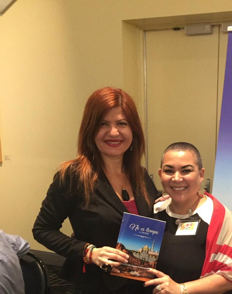 lanotalatina's tweet photo. #NoEsTiempoDeMorir... de la escritora Margarita Dager-Uscocovic, columnista de @lanotalatina Su pluma brilla en el #HispanicBookFair de @MiLibroHispano ¡Visiten su stand! #HispanicHeritageMonth https://t.co/7CedPm1RRU