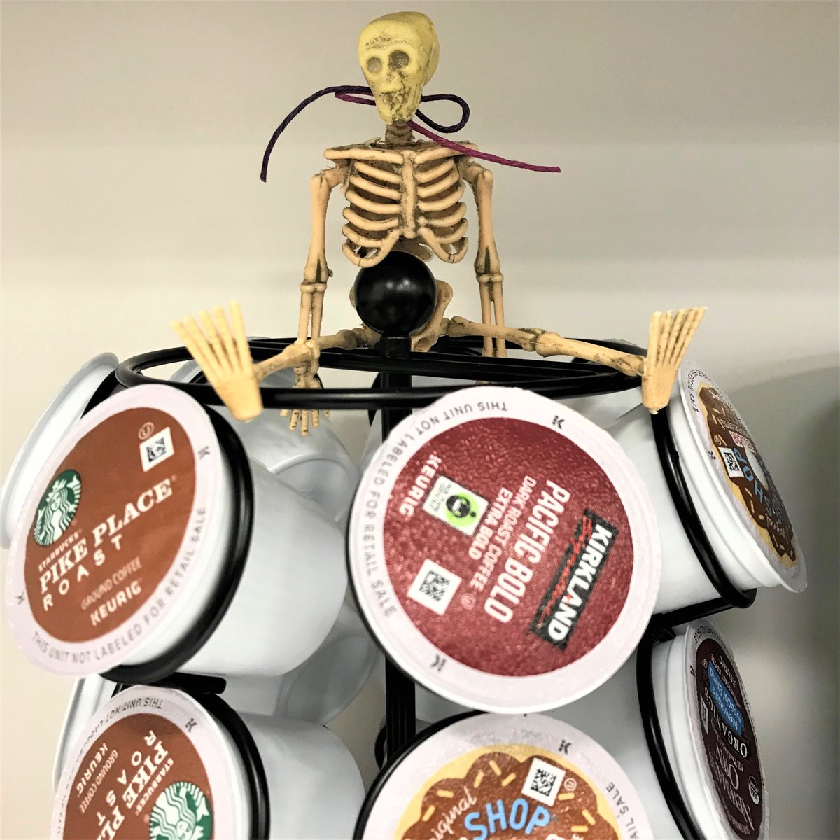 TBenchspace's tweet image. Looks like somebody&apos;s got a case of the Mondays...