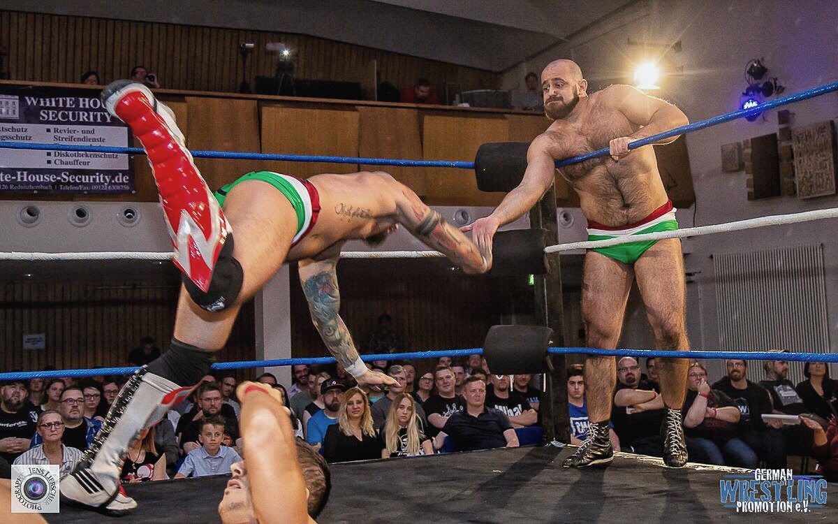 WrestlerDover's tweet image. Saturday in @gwpwrestlingev a girl came to us at the merch table and said she was never been a fan of tag team wrestling, but it changed a year ago when she saw us live for the first time. We are the #arrowsofhungary and we are a team. @IcarusAaron