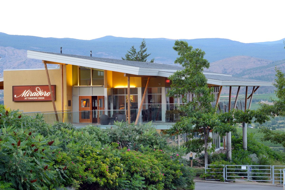 myvancity's tweet photo. New Post at https://t.co/kx9whNMrPJ @MiradoroResto @TinhornCreek Dining in the Okanagan - Miradoro at Tinhorn Creek - https://t.co/khLspoHF5H https://t.co/OIAG60FOyP
