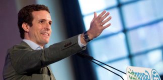 elmundotoday's tweet photo. Pablo Casado promete descubrir un nuevo continente si llega a la presidencia https://t.co/ZEF96ikjul https://t.co/pXIGDZ8SMm