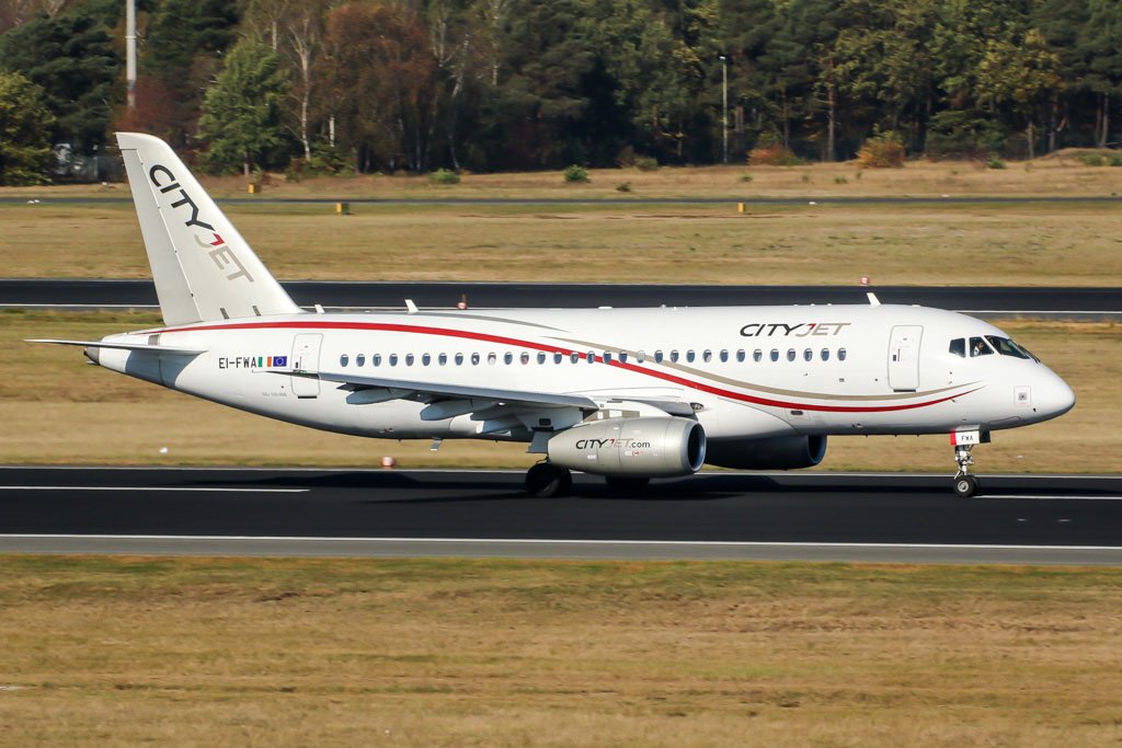 Monday, back at work! #monday #airport #planes #aviation #SSJ100 #superjet #airlines #runway
