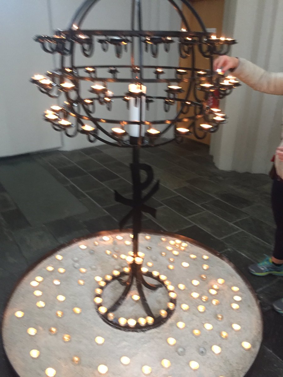 On vient d’allumer un cierge pour Haris Seferovic à l’église de Reykjavík. 200 couronnes de dons à la paroisse locale en demandant un doublé ce soir. Si ça marche, vous savez qui remercier <a href="/SFV_ASF/">Swiss Football Association</a>