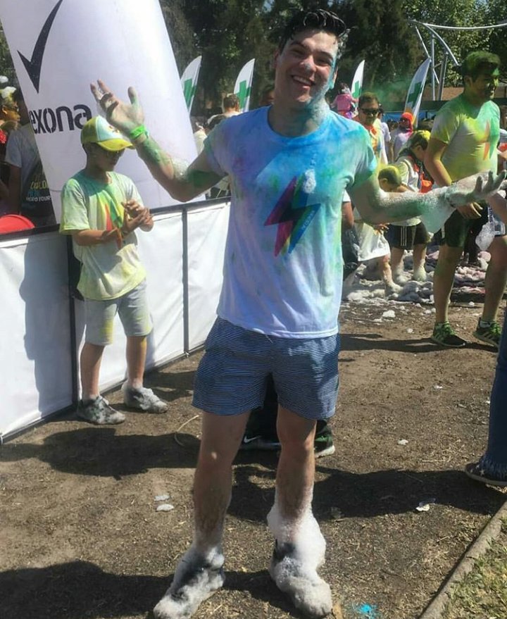 AndreiHadlerCL's tweet photo. Fotos de Andrei en #TheColorRunChile ❤ https://t.co/HQGkmiZs4n