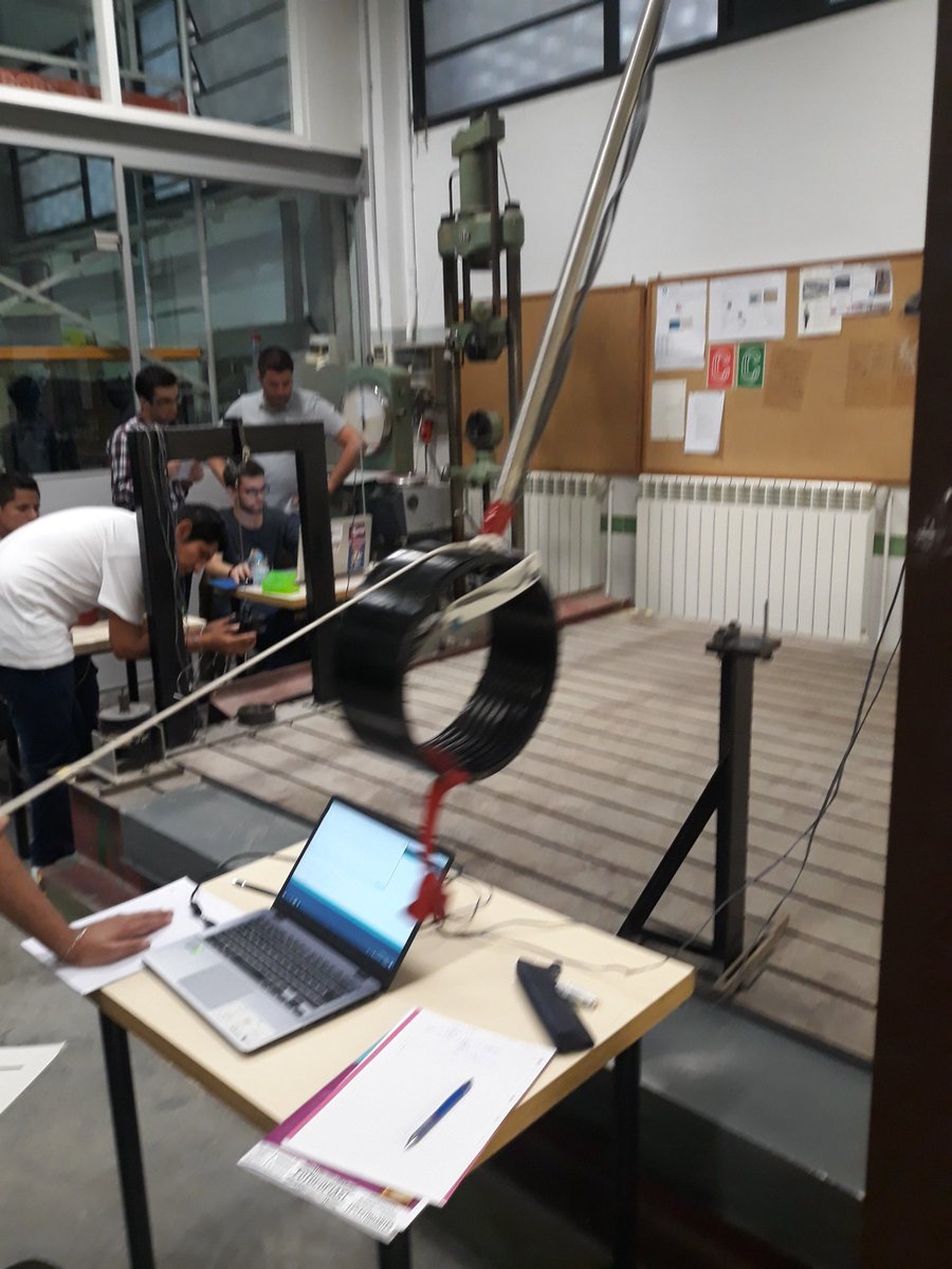 CaminsMakers's tweet image. Péndulos, pórticos, vigas, muelles y aceleración. #ArduinoDUE