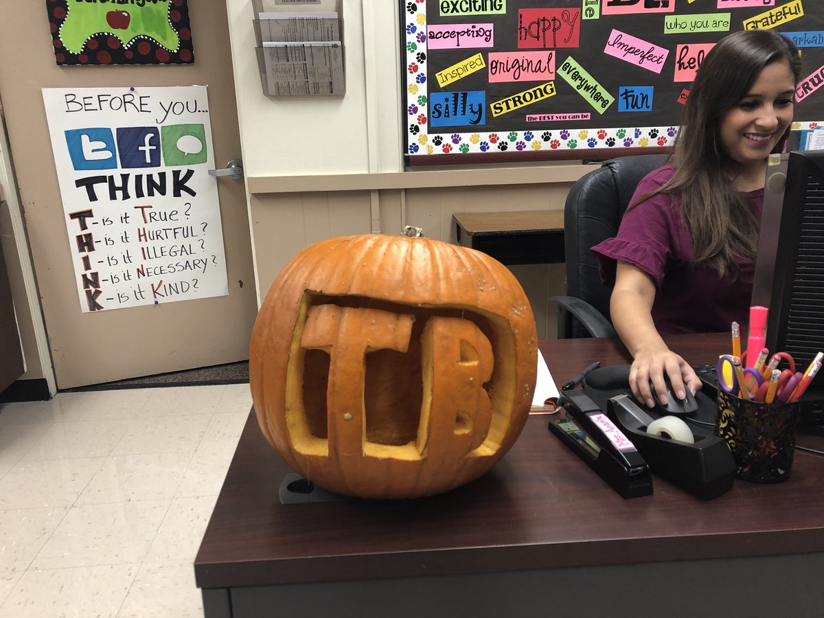 drjatrevino's tweet photo. My artistry may be lacking but not my school spirit! Go Bears!!! https://t.co/0ksG4BMgr6