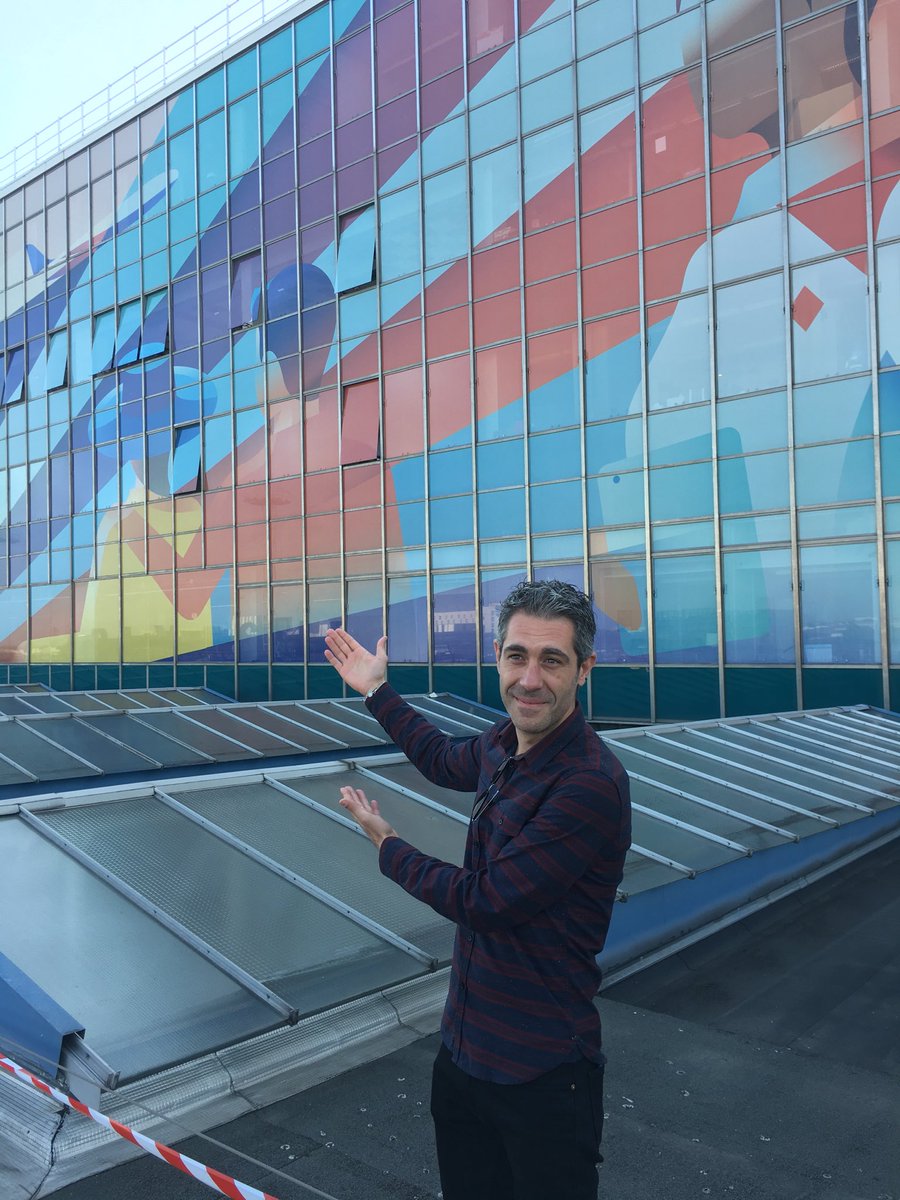 Romanet's tweet photo. #RayOranges est un calabrais talentueux installé à Florence ⁦@Ray_Oranges⁩ . Sa fresque de plus de 200 m habille désormais Orly Sud . Souvenez vous de ce coloriste talentueux qui fera parler de lui. Merci ⁦@agencebabel⁩ de l’avoir repéré . https://t.co/2BqIcTK9W7