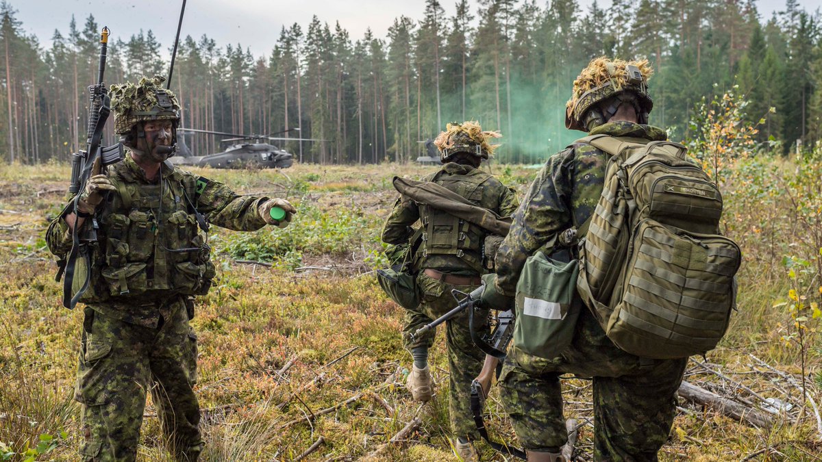 CJOC_COIC's tweet image. Members of Duke's Company with the enhanced Forward Presence Battle Group Latvia wait for extraction during Exercise Tomahawk Soaring at the Meza Mackeviči Military Base. #OpREASSURANCE #eFP