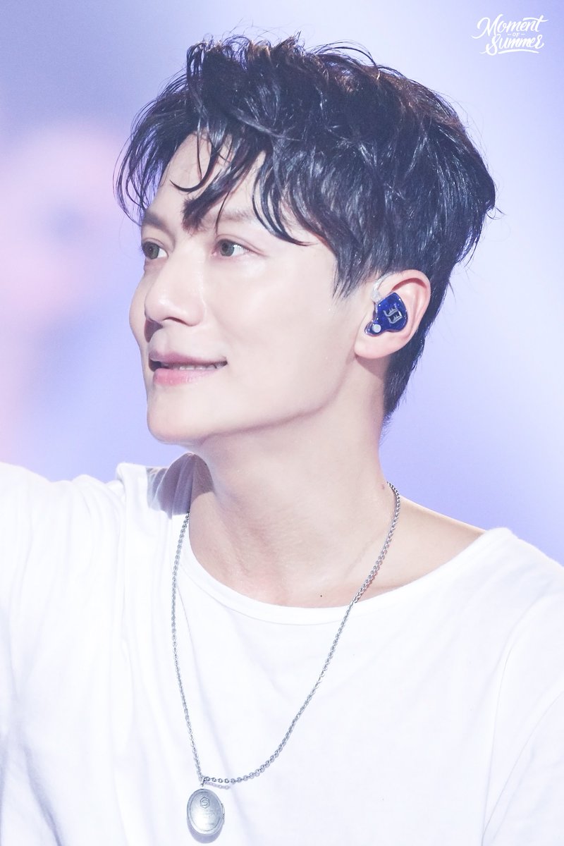 Momentofsummer's tweet photo. 181014 젝스키스 콘서트
너무 이뻐서 눈물이 나네ㅠㅠㅠㅠㅠㅠㅠㅠㅠㅠㅠㅠ
#이재진 #leejaijin #젝키 #젝스키스 #sechskies https://t.co/vowqbbZ02b