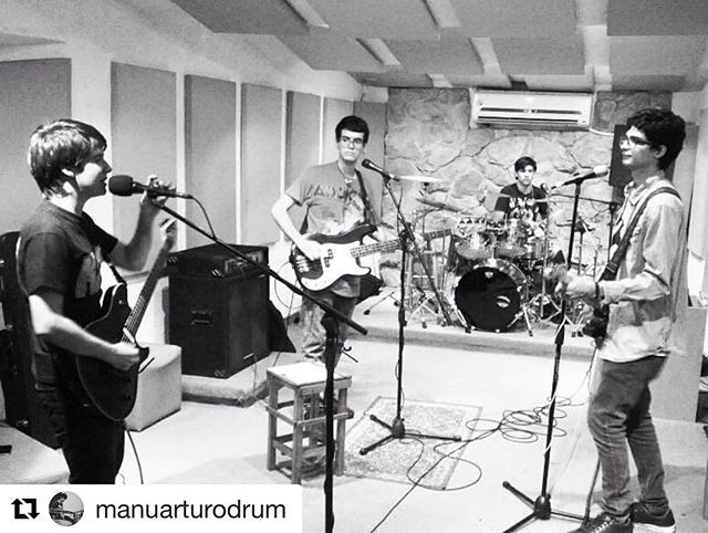 #Repost <a href="/manuarturodrum/">manuarturodrum</a>
・・・
Sabado al estilo @salasfullmusic con <a href="/fabio_genovesi/">Fabio Genovesi</a> @angelofronterre <a href="/manuarturodrum/">manuarturodrum</a> @alejandrotorres000 . ????????. #talentovenezolano #hardrock #ensayo #rock #musicosvenezolanos ift.tt/2IWwmI4