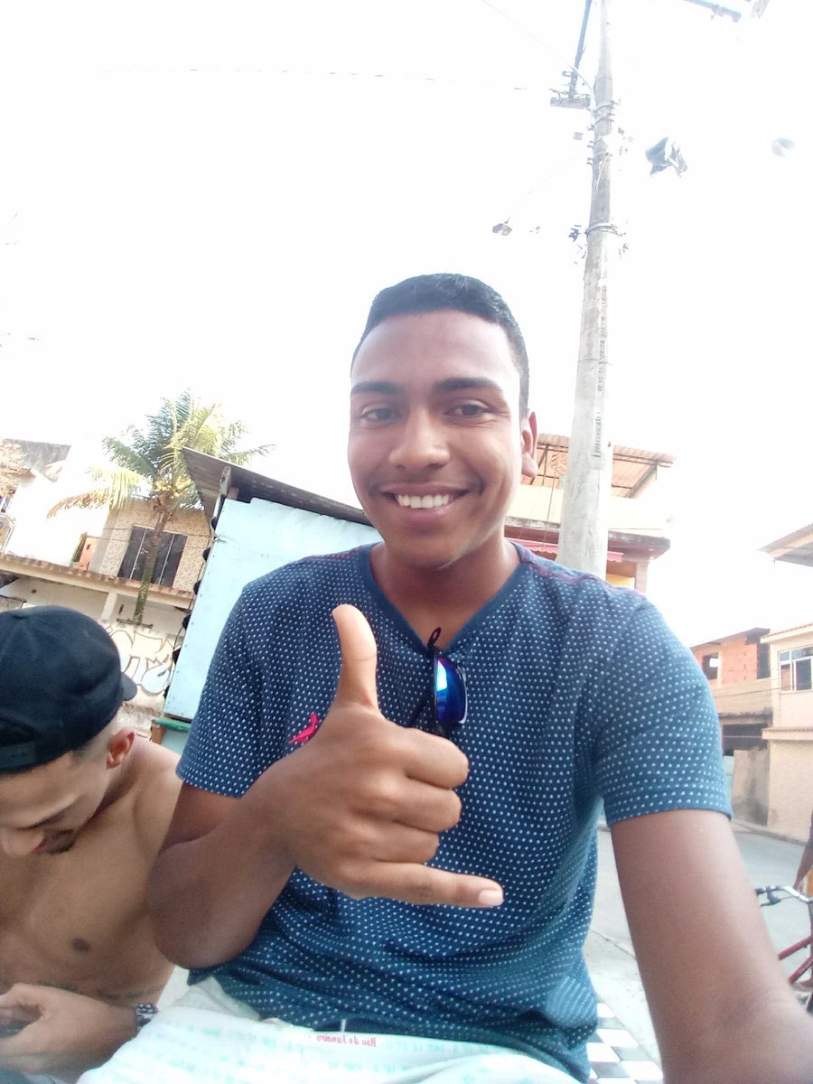 Lucasrusso1's tweet photo. Não tem como não lembrar meu mano nos dóis voltando da 4life ! Que reflexo né meu irmão, maior saudade muita coisa nos tinha p conta p nossos filhos netos etc... Valeu apena cada aprendizado nossa mente batia junta te amo irmão olha por nos aí de cima junto com o Pai ! #clvive 😭 https://t.co/aNcJoAAq5k