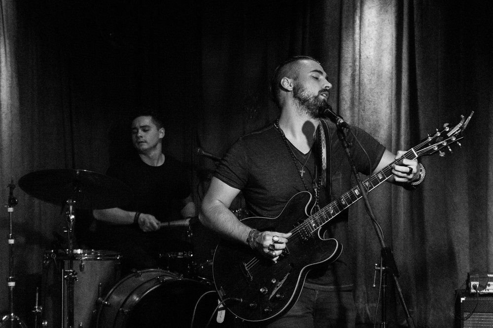 AdviceByThSlice's tweet photo. ICYMI: Every young band or artist wants to grab a great slot opening for a bigger band. Here's our cheat sheet on what you need to be considered: https://t.co/bhWes6a9Gy #musicbusiness (pic cred: Randolph Infinger) https://t.co/Moqtdzrx1r