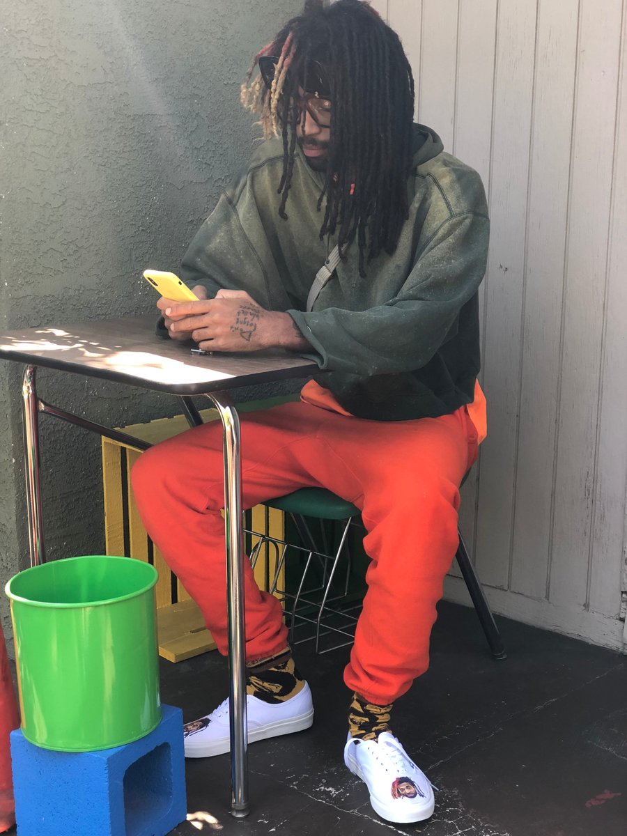 yungjake's tweet photo. nobody is going to tie your shoes for you @vans_66 #VansCustoms #ad https://t.co/Voowy37nbt